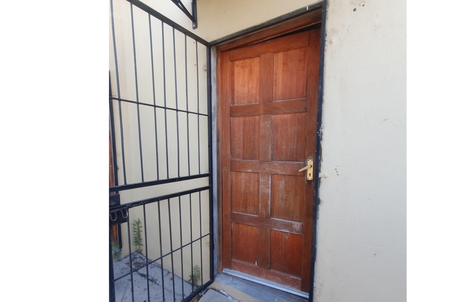 7 Bedroom Property for Sale in Delft South Western Cape